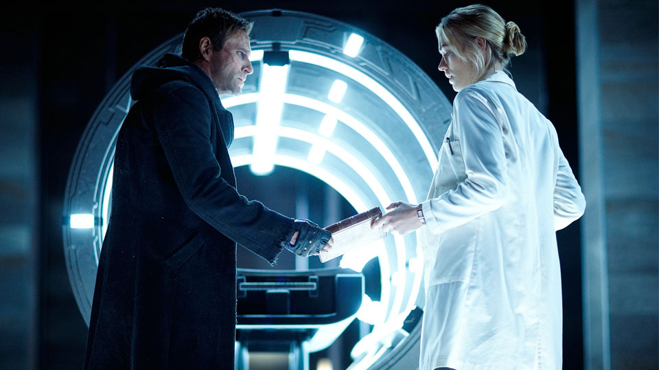 Adam (Eckhart), Terra (Strahovski)