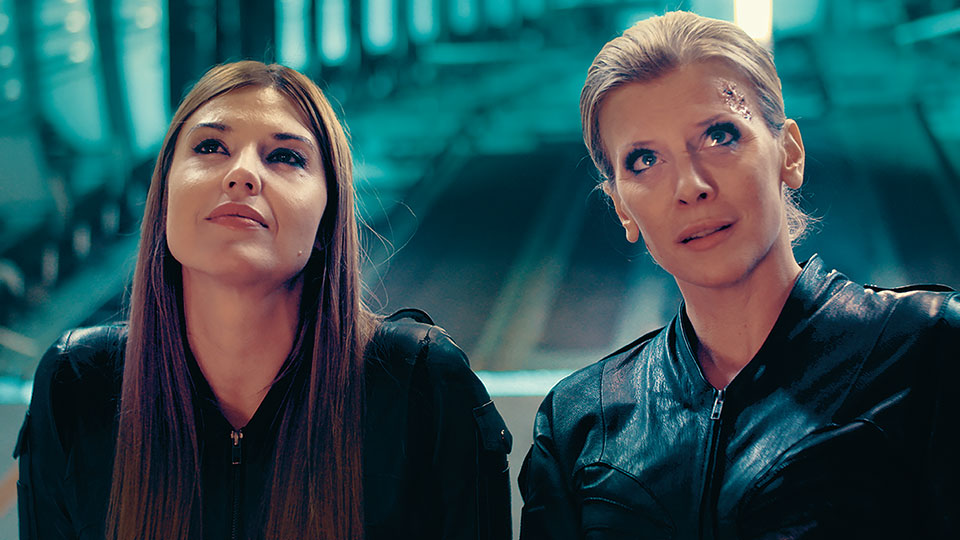 Angelique (Barbara Nedeljáková) und Diabla (Eva Habermann)